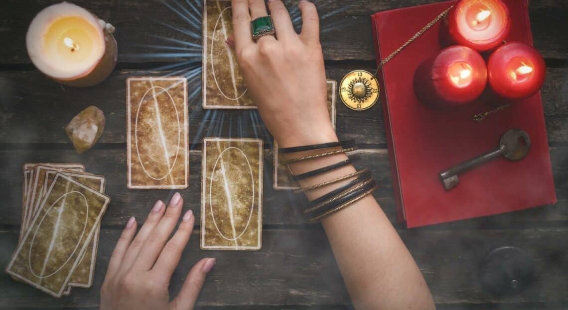 Desvelando El Poder Del Tarot Una Mirada Más Profunda A Sus 4